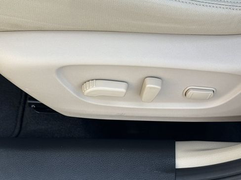 Certified 2020 Nissan Rogue SV w/ Premium Package FWD image 17
