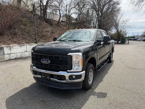 Used 2023 Ford F250 XL w/ FX4 Off-Road Package image 4