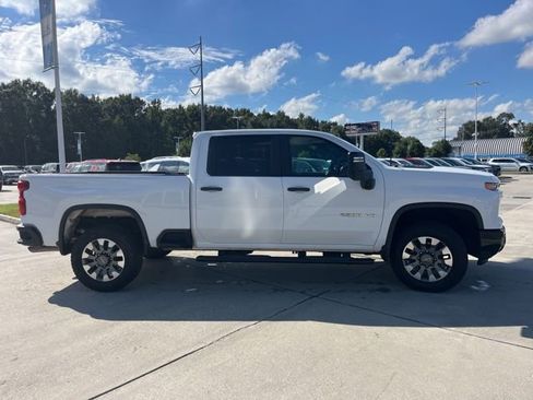 Used 2024 Chevrolet Silverado 2500 Custom image 9