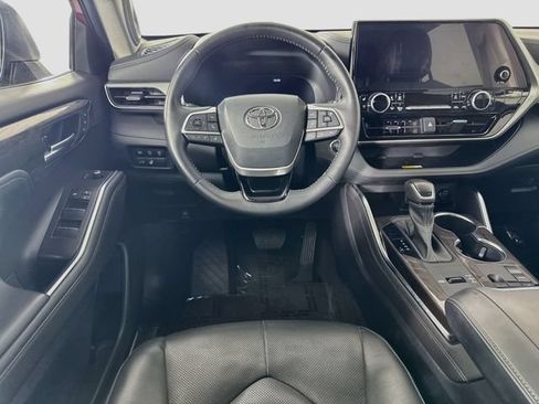 Used 2023 Toyota Highlander Platinum FWD image 22