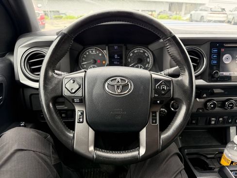 Used 2018 Toyota Tacoma TRD Sport RWD image 6