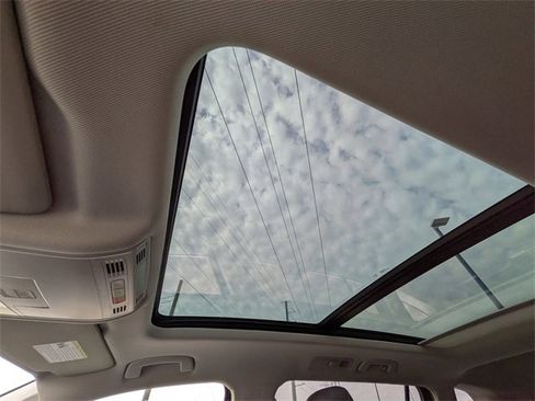 Certified 2023 Volkswagen Tiguan SE w/ Panoramic Sunroof Package image 21