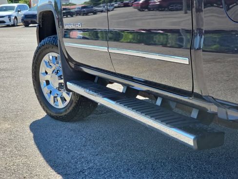 Used 2016 GMC Sierra 2500 Denali w/ Duramax Plus Package AWD/4WD image 11