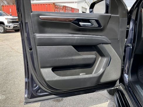Certified 2025 Chevrolet Suburban LT image 21