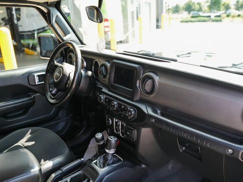 Used 2021 Jeep Wrangler Unlimited Sport image 15