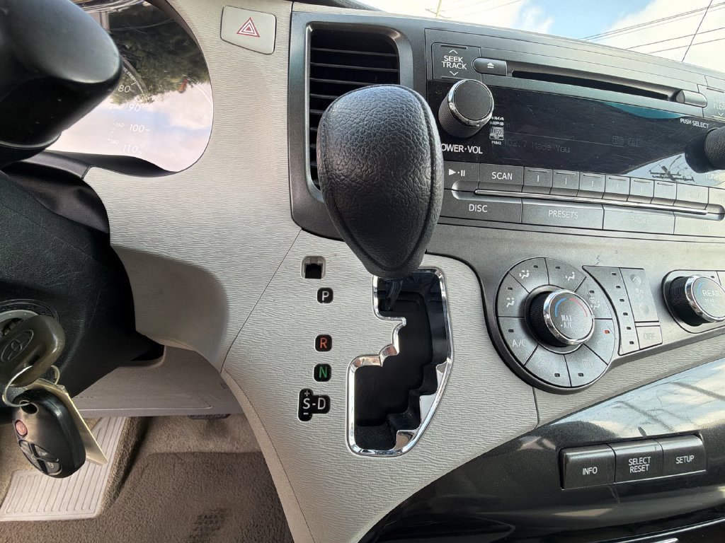 Used 2012 Toyota Sienna LE FWD image 25