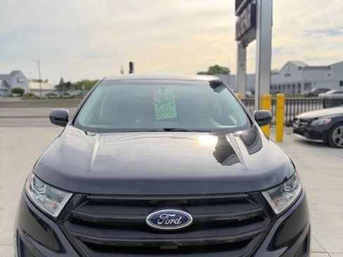 Used 2018 Ford Edge SE FWD image 2