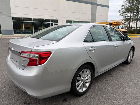 Used 2012 Toyota Camry XLE w/ Leather Pkg FWD image 20