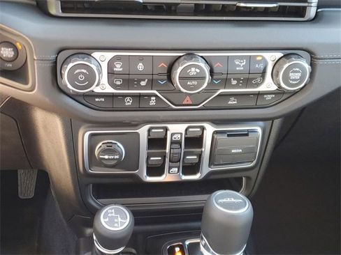 New 2025 Jeep Gladiator Sport image 26