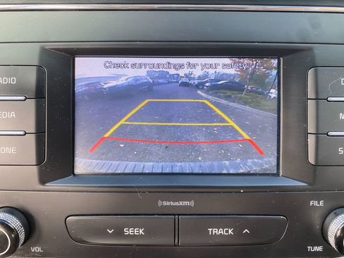 Used 2018 Kia Sedona L image 17