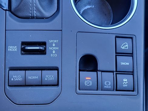 Used 2024 Toyota Highlander XLE image 35