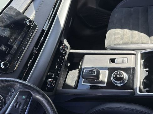 Used 2024 Mitsubishi Outlander SE image 21