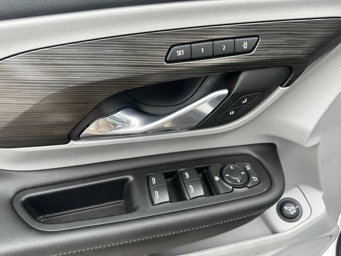 Used 2022 GMC Terrain SLT w/ Infotainment Package II image 21