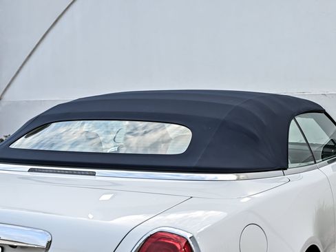 Used 2020 Rolls-Royce Dawn RWD image 18