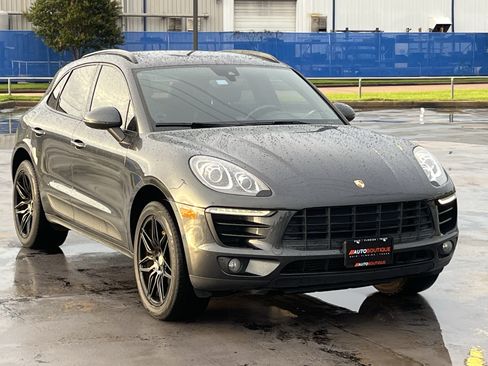 Used 2018 Porsche Macan AWD/4WD image 3