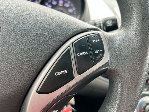 Used 2013 Hyundai Elantra GLS FWD image 16