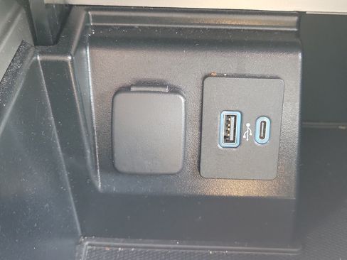 Used 2020 Ford Explorer XLT RWD image 29
