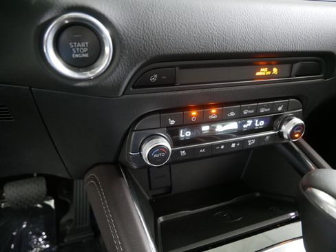 New 2025 MAZDA CX-5 Signature image 7