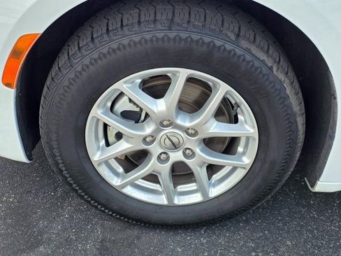 Used 2023 Chrysler Pacifica Touring-L FWD image 9