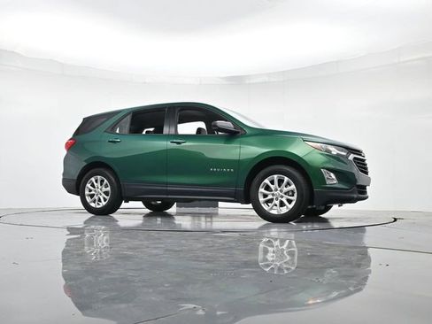 Used 2018 Chevrolet Equinox LS image 32