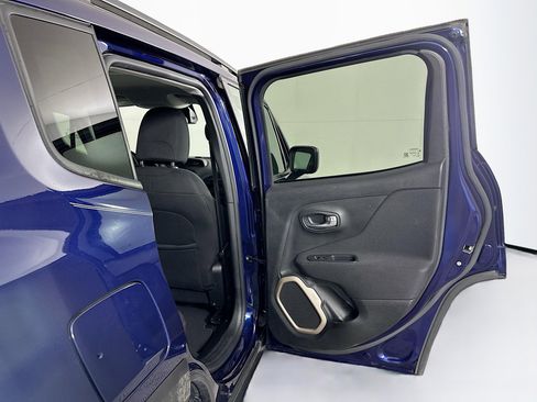 Used 2017 Jeep Renegade Latitude image 28