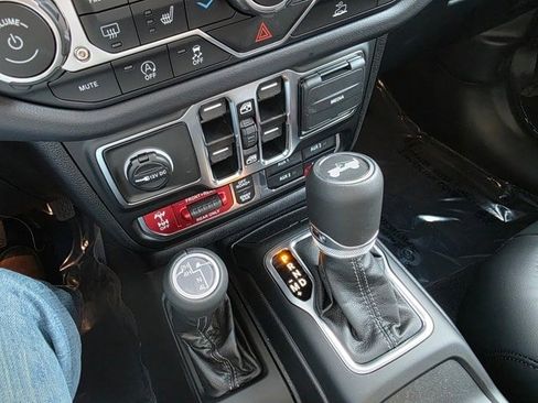 New 2025 Jeep Wrangler Unlimited Rubicon w/ Technology Group image 18