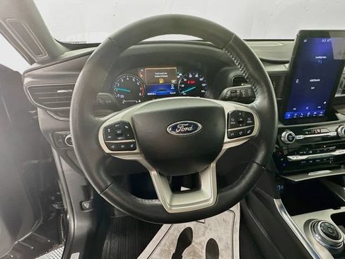 Certified 2023 Ford Explorer Limited w/ Limited Technology Package AWD/4WD image 17