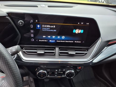 Used 2024 Chevrolet Trax RS w/ Sunroof Package FWD image 12