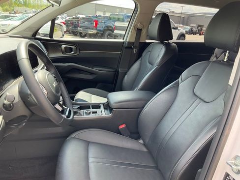 Used 2025 Kia Sorento S AWD/4WD image 17