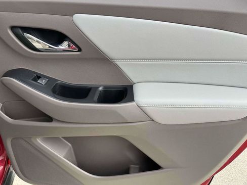 Used 2019 Chevrolet Traverse LT w/ LT Premium Package image 8