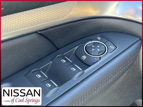 Used 2018 Ford Explorer XLT FWD image 18