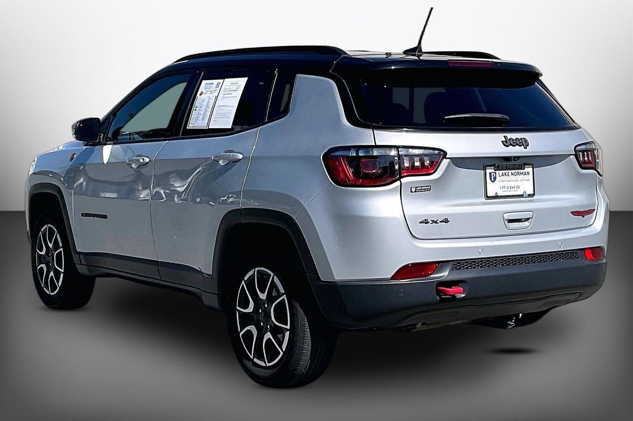 Certified 2024 Jeep Compass Trailhawk AWD/4WD image 6