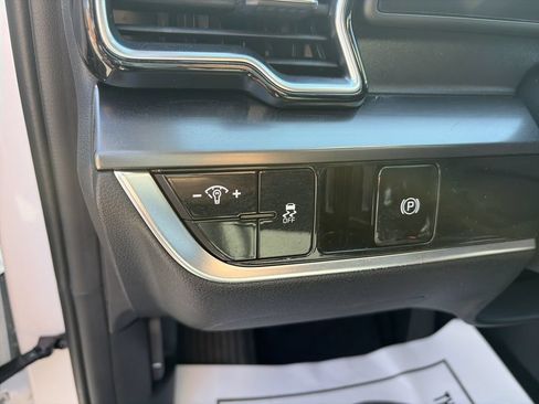 Used 2024 Kia Sportage EX FWD image 19