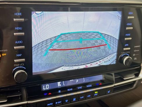 Used 2021 Toyota Sienna XLE w/ XLE Plus Package FWD image 14
