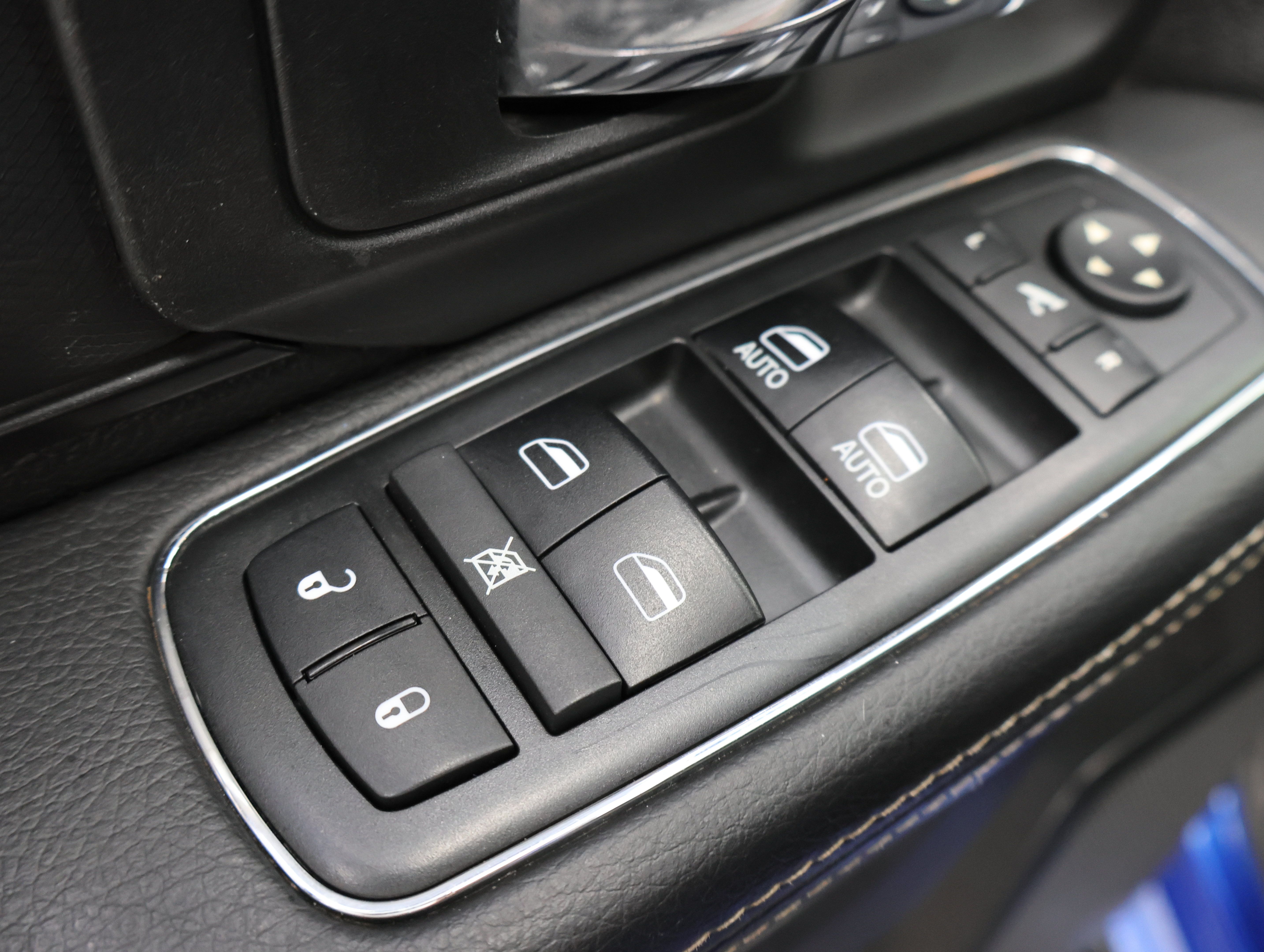 Used 2017 RAM 1500 Rebel w/ Luxury Group AWD/4WD image 39