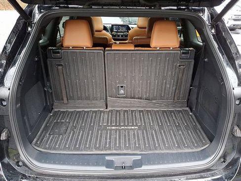 Used 2023 Toyota Highlander Platinum image 32