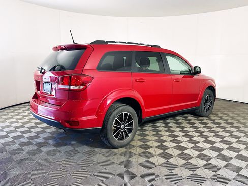 Used 2019 Dodge Journey SE w/ Premium Group FWD image 9