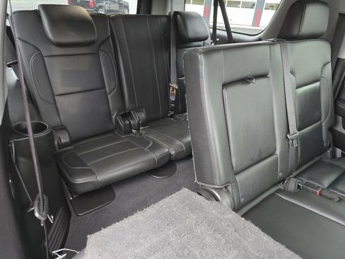 Used 2019 Chevrolet Suburban LT image 20