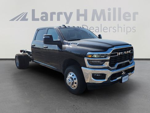New 2025 RAM 3500 Tradesman w/ Chrome Appearance Group image 8