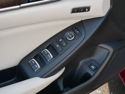 Used 2019 Honda Accord EX-L image 19