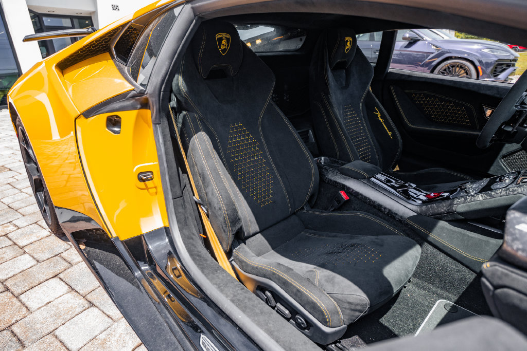 Used 2018 Lamborghini Huracan Performante AWD/4WD image 33