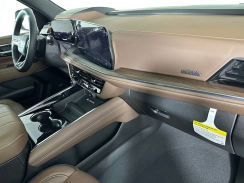 Used 2025 Chevrolet Tahoe High Country image 35