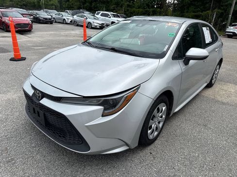 Used 2022 Toyota Corolla LE FWD image 4