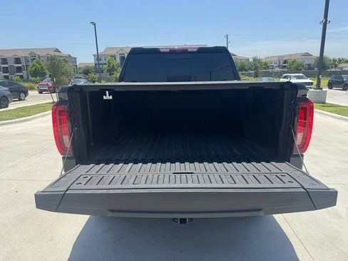 Used 2024 GMC Sierra 1500 AT4 w/ Technology Package AWD/4WD image 32