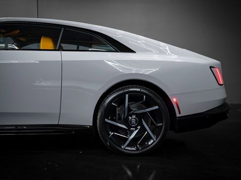 Used 2025 Rolls-Royce Spectre Black Badge w/ Spectre Enhancement Package image 29