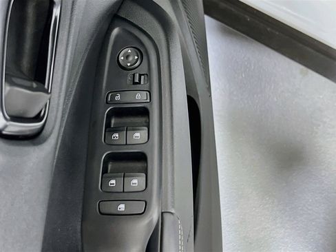 Used 2023 Hyundai Venue Limited FWD image 18