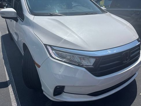 Used 2024 Honda Odyssey EX-L image 3