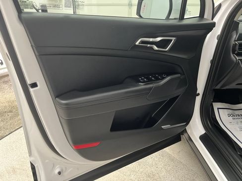 Used 2024 Kia Sportage EX AWD/4WD image 11