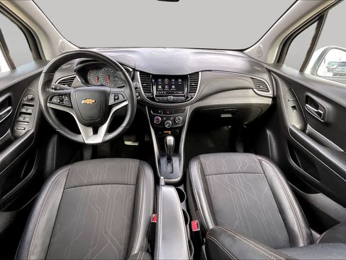 Used 2022 Chevrolet Trax LT w/ LT Convenience Package AWD/4WD image 15