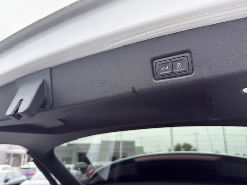 Used 2025 Audi Q5 Premium w/ Convenience Package image 9
